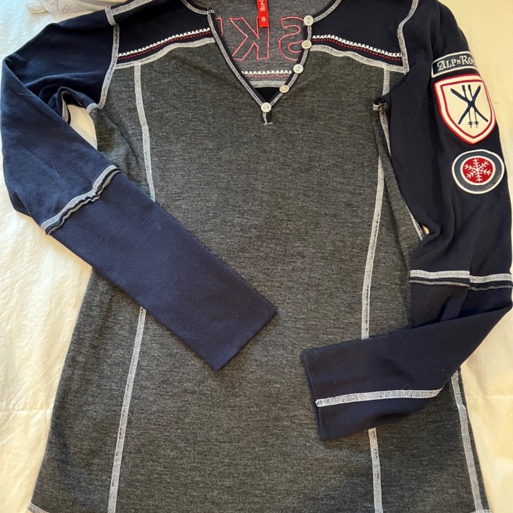 COPY - AlpNRock*Henley*Ski Patch*Embroidered*NavyGray*Women's Small
